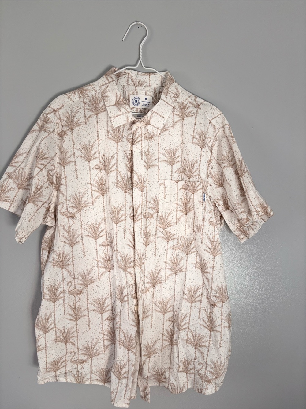 Hurley Stretch Fit Men's XL Short Sleeve Button-Up Shirt Tropical Floral White.
